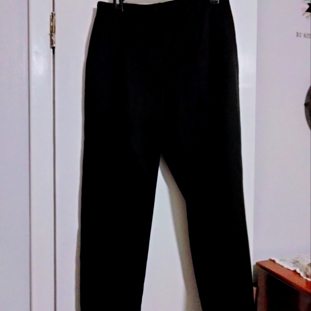 Women's sz 8 black dress pants in like new condition